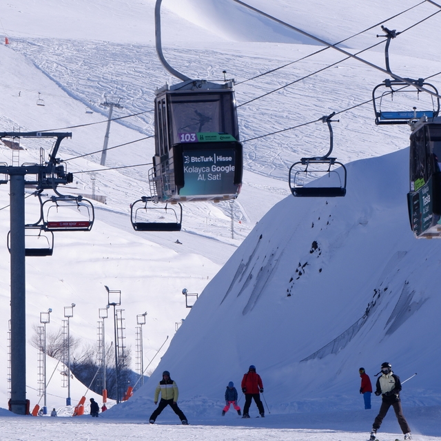 Palandöken'de kayak keyfi sürüyor
Ramazan Bayramı'nda rezervasyonlar devam...