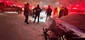 Otomobiller, kafa kafaya çarpıştı; 2'si çocuk 7 yaralı