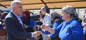 Kumluca Belediye Başkanı Avcıoğlu çalışan kadınları ziyaret etti