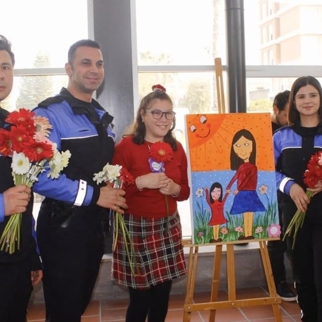 Engelli çocuklardan "Şiddete karşı sevgi" sergisi