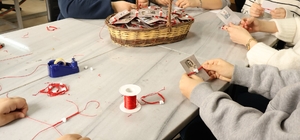 İzmit Beyaz Kalpler öğrencilerinden kadın personele el emeği 8 Mart sürprizi