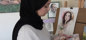 Savaşın içinden doğan sanatçı: Kadınların hikayesini tuvale yansıtıyor