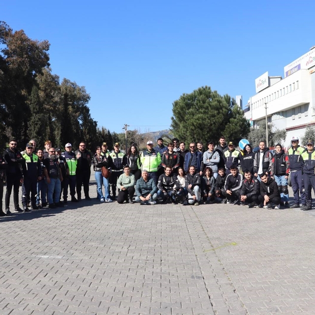Aydın'da motosiklet sürücülerine güvenli sürüş eğitimi