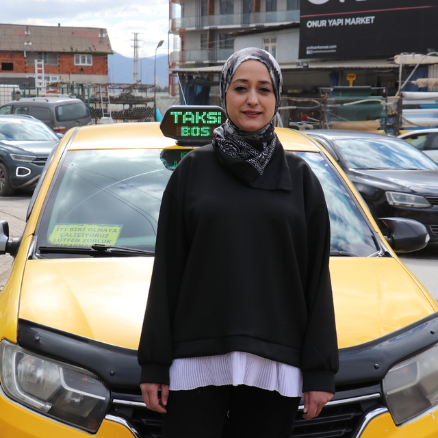 Çocukluk hayalinin peşinden giden kadın aşçılığı bıraktı taksi şoförü oldu