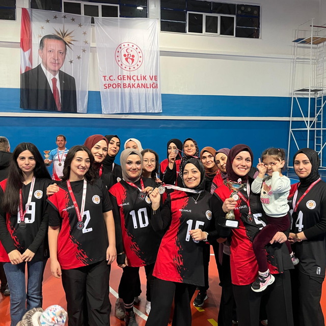 Kurduğu voleybol takımıyla kadınların sosyalleşmesine katkı sağlıyor