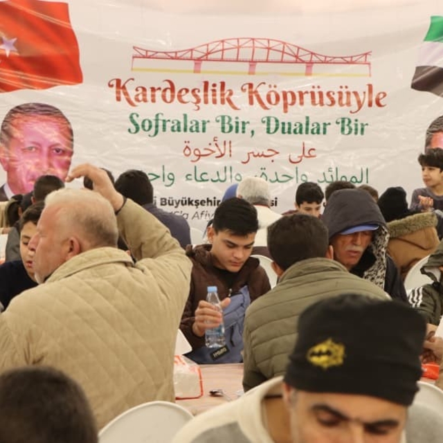 Kayseri büyükşehir, Suriye'de iftar sofrası kurdu