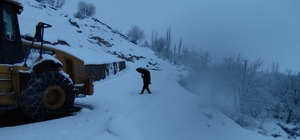 Sason'da kar yağışı nedeniyle 15 köy yolu ulaşıma kapandı