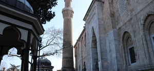 Bursa'daki tarihi Ulu Cami'nin mahyası "zekat berekettir" olacak