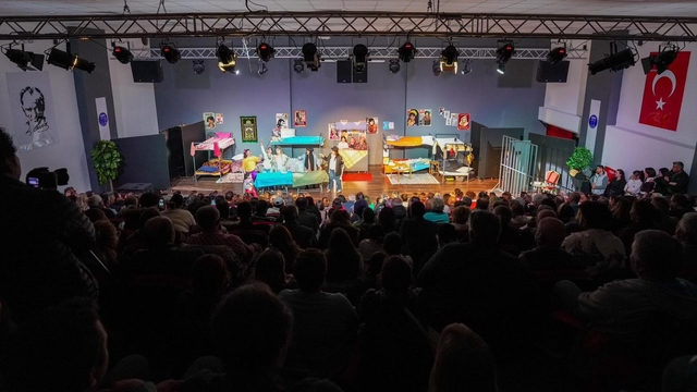 Didim'de 'Kadın Kadına Özgürlük' oyunu sanatseverlerle buluştu