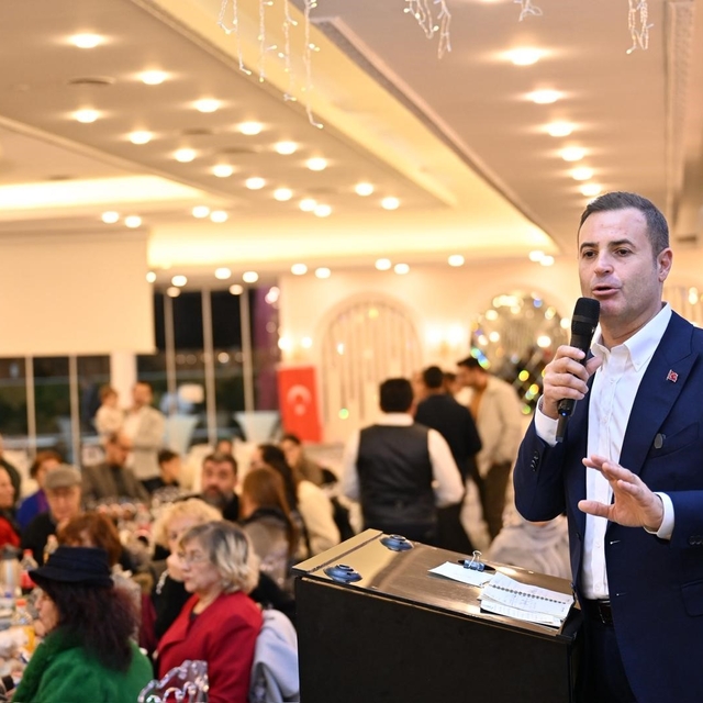 Başkan Ahmet Akın, İstanbul'daki Balıkesirliler ile kucaklaştı