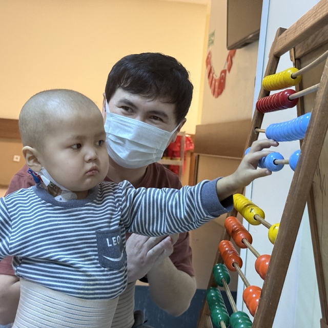 Türk kadın hekimin karaciğer nakliyle 3 yaşındaki Nuryiğit hayata tutundu
D...