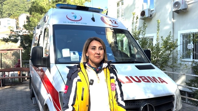 Marmaris'in tek kadın ambulans sürücüsü Fatma Nur Uçar: "Önceliğimiz hayat kurtarmak"