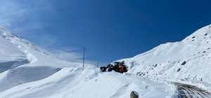 Batman'da 426 kilometrelik yol ağı kardan kapandı