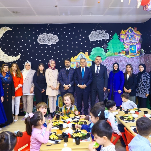 Canik'te minikler, tekne oruçlarını Başkan Kurnaz ile birlikte açtı