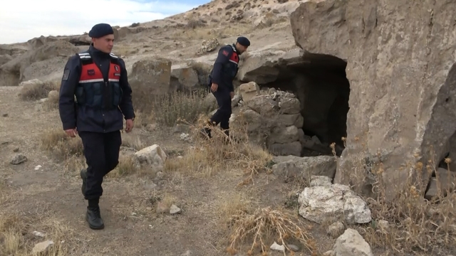 Aksaray'da jandarma ekipleri tarihi mekanlarda devriyede