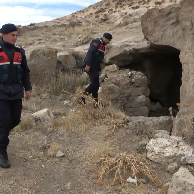Aksaray'da jandarma ekipleri tarihi mekanlarda devriyede