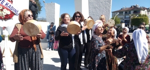 Fethiye'de Kadınlar, günlerini oynayarak kutladı