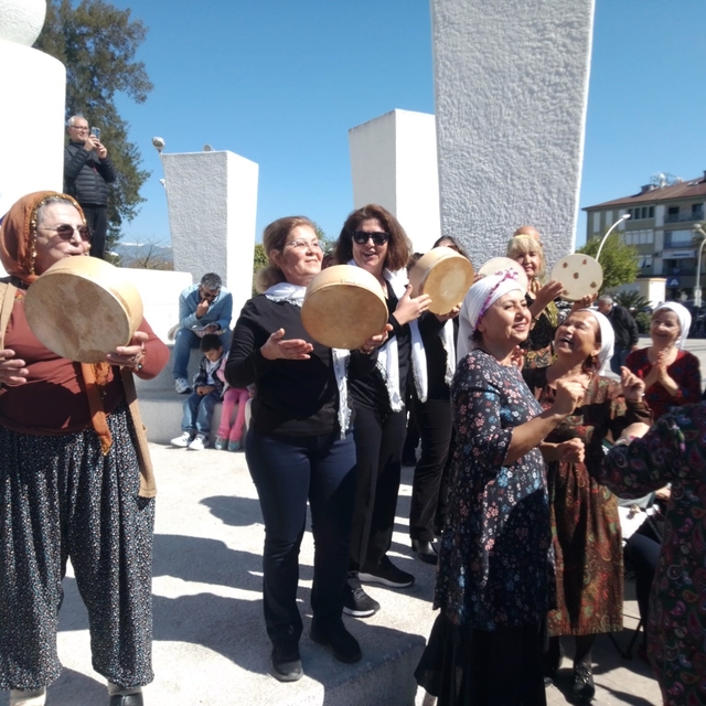 Fethiye'de Kadınlar, günlerini oynayarak kutladı