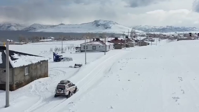 Bitlis'te ekipler, hasta kadın için seferber oldu