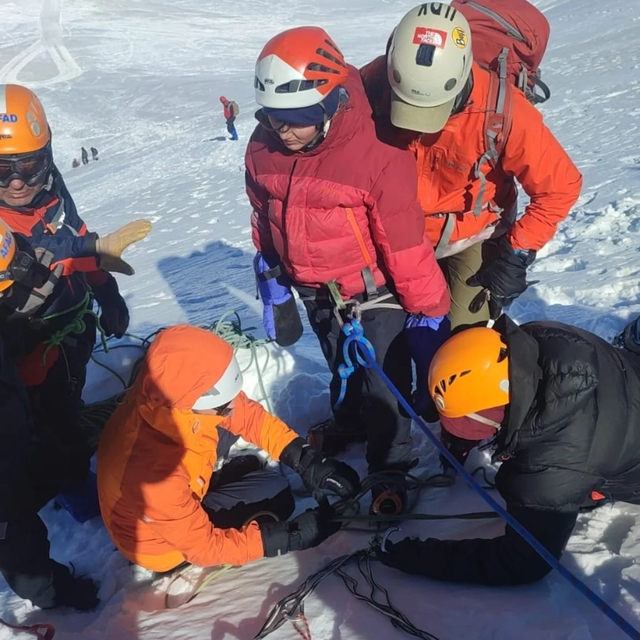 Uludağ'da yaralanıp mahsur kalan 2 kadın kurtarıldı