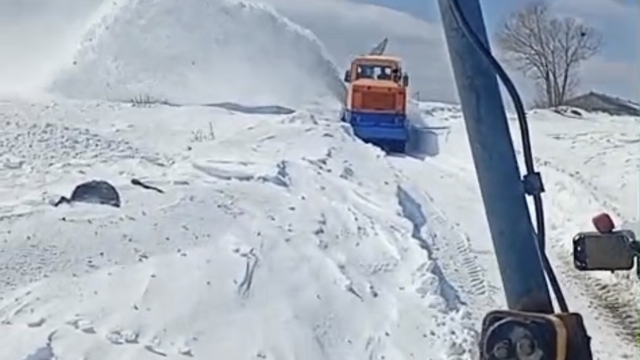 Bingöl'de yol açma çalışmaları devam ediyor