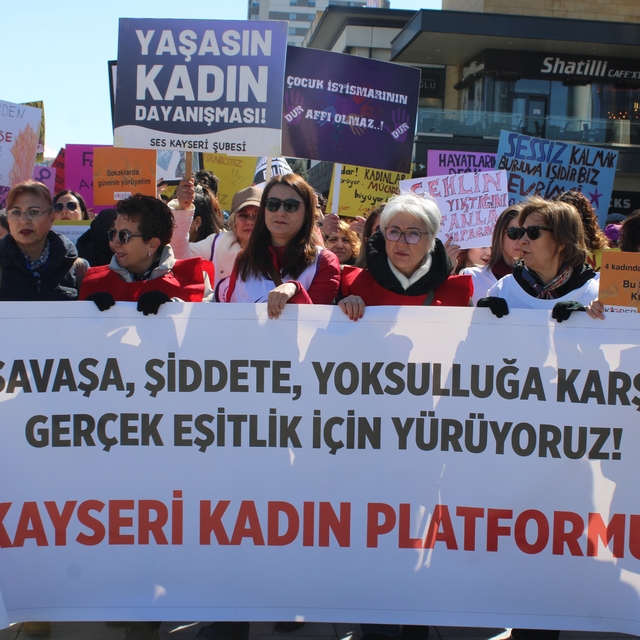 Kayseri'de kadınlar kadın hakları için yürüdü