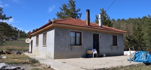 Eşlerin ölümle biten bıçaklı kavgasının ardından olayın yaşandığı ev sessizliğe büründü Kadınlar Günü'nde eşi tarafından öldürülen kadın Fethiye'de toprağa verilecek