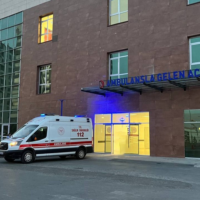 Tır otomobile arkadan çarptı: 1 ölü, 1 yaralı