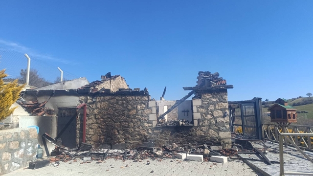 Uşak'ta bağ evinde çıkan yangın söndürüldü