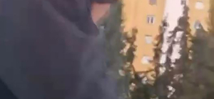 Trafikte tartıştıkları sürücünün önünü kesip, aracın camını yumruklayan 2 şüpheli tutuklandı