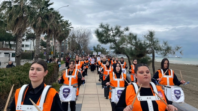 Samsun'da LÖSEV "Umudumuz Kadın Dayanışması" yürüyüşü gerçekleştirdi