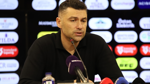 Burak Yılmaz: "Galibiyet almayı çok istiyorduk ama olmadı"
Gaziantep FK Teknik Direktörü Burak Yılmaz:
"Benim kimseye, taraftara kötü söz söyleme gibi bir durumum söz konusu olamaz"
"Her sene kümede kalmaya oynayan takım, bu sene rahat bir lig geçiyor"