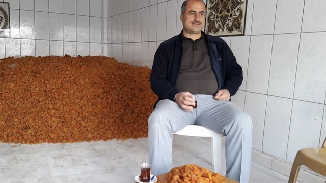 Tartıştığı oğlu tarafından bıçaklanarak öldürüldü