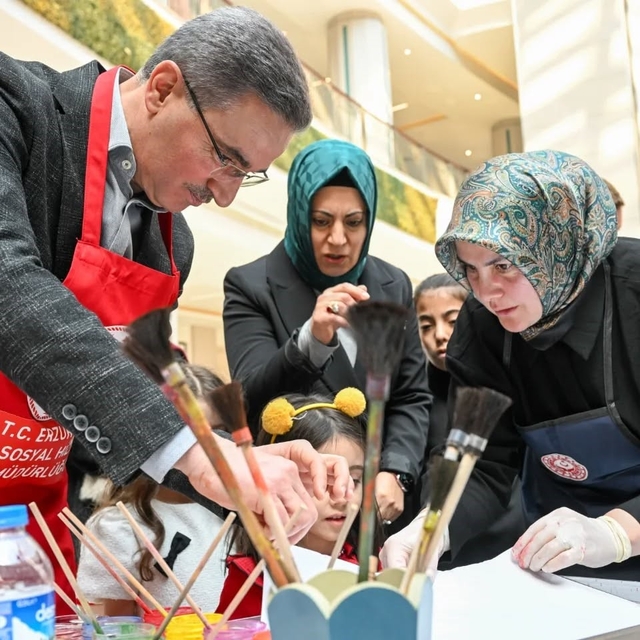 Erzurum'da kadın temalı farkındalık sergisi