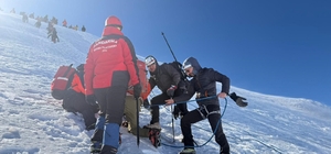 Uludağ'da mahsur kalan 2 kadın kurtarıldı