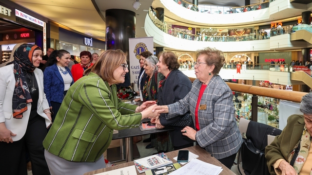 Gaziantep Büyükşehir'de 8 Mart buluşması
Başkan Fatma Şahin kadın çalışanlarla bir araya geldi