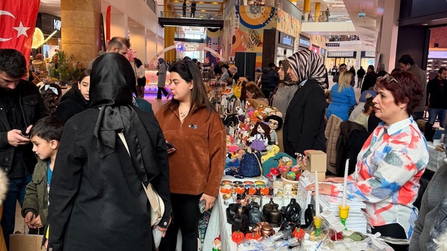 Şehitkamil'de girişimci kadınlar festivali'ne yoğun ilgi
Yılmaz: "Kadınlara yönelik desteklerimiz devam edecek"