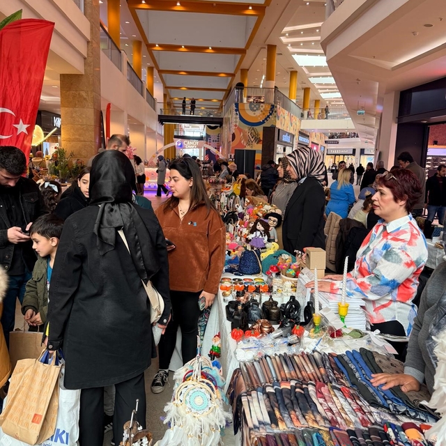 Şehitkamil'de girişimci kadınlar festivali'ne yoğun ilgi
Yılmaz: "Kadınlara...