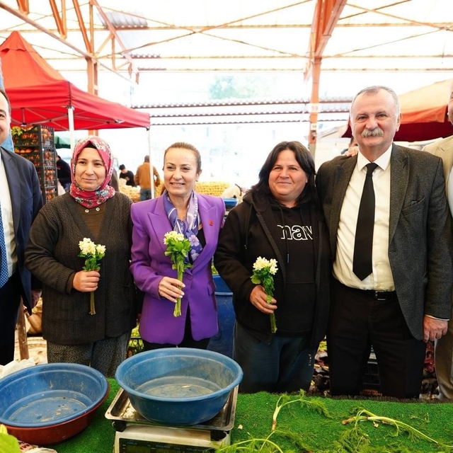 Başkan Dutlulu'dan 8 Mart'a çiçekli kutlama