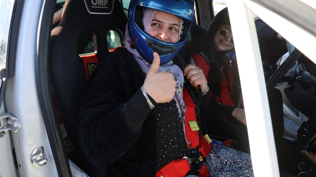 Dimili kadınlardan copilot deneyimi