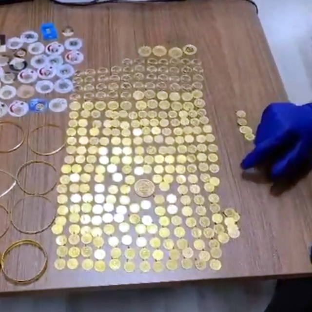 Dolandırdığı kişiden aldığı yüklü miktarda altınla kaçarken yakalandı