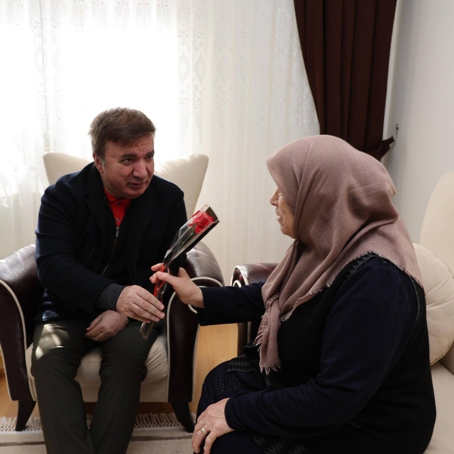 Şehit annesine 8 Mart ziyareti