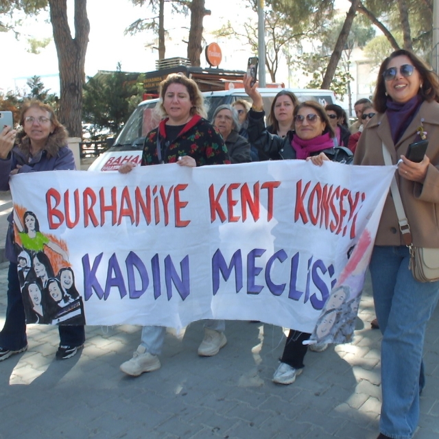 Burhaniye'de sazlı sözlü Kadınlar Günü kutlaması