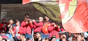 Eskişehirspor tribünlerinden, İspanya'ya selam 'La Casa de Papel' dizisinin 'Bella Ciao' müziği Eskişehirspor marşına uyarlandı Eskişehirspor'dan 7 gollü şov