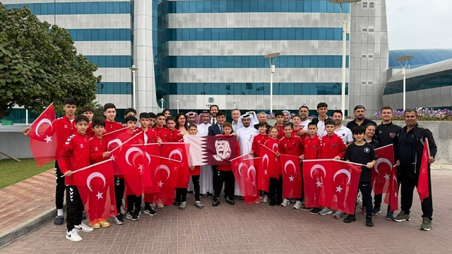 Katar'da mahsur kalan sporcular Türkiye'ye dönüş yoluna geçti