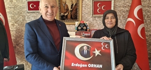 MHP Beypazarı İlçe Başkanı Orhan'a şehit annesinden hediye