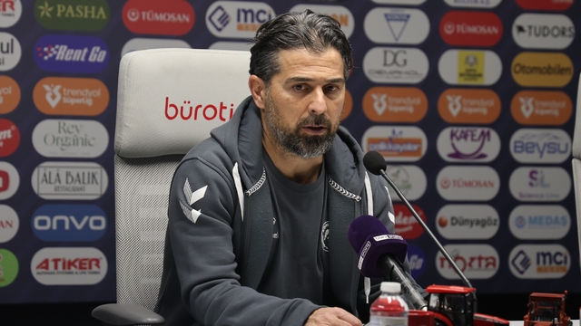 İlhan Palut: "Adil'in pozisyonunun VAR'dan çağrılması tarihi VAR skandallarından biri"
Konyaspor Teknik Direktörü İlhan Palut:
"Bülent Birincioğlu haddini aşarak bir VAR performansı sergiledi"
"Bizim aldığımız her puan ve rakibin alamadığı puanlar önemli"