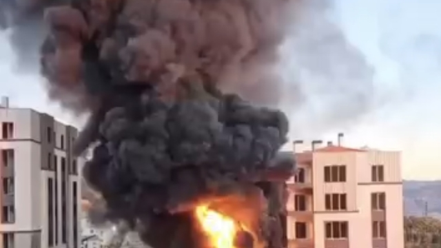 Hatay'da inşaat malzemelerinin bulunduğu alanda yangın