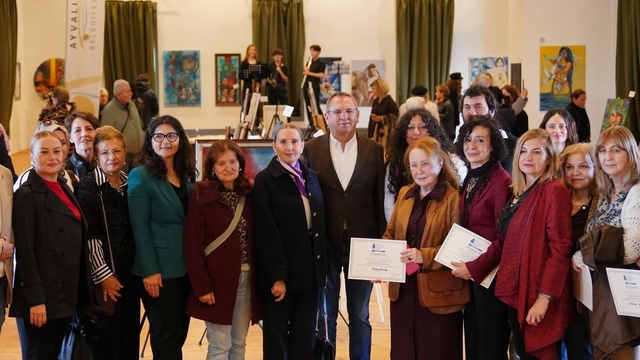 Ayvalık'ta "Kadın gözüyle bir renkte direnç" sergisi açıldı