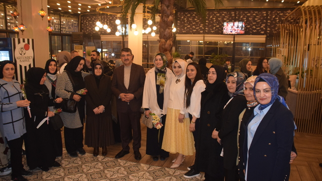 AK Parti Batman Kadın Kolları Başkanlığından "vefa iftarı" programı
